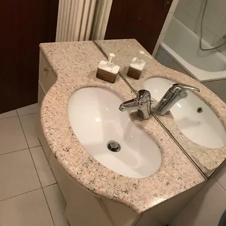 Casa Besana33 מולטראזיו